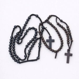 Бројанице дрвена са макрамеом